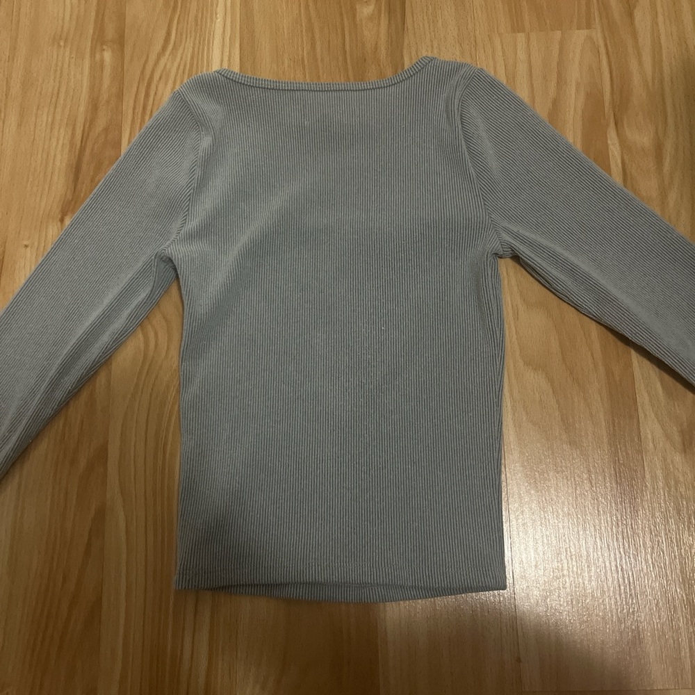 Hollister Gray Ribbed Cropped Long Sleeve - Picture 2 of 3